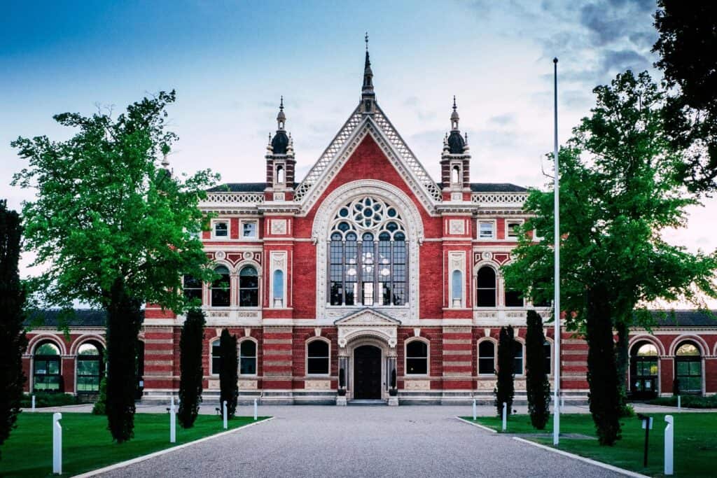 Dulwich College in the concept of services and amenities in Dulwich.